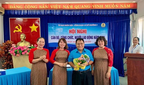 Những người hùng thầm lặng hy sinh vì chống dịch: Hẻm nhỏ vẫn nhớ họ - Ảnh 2. Những người hùng thầm lặng hy sinh vì chống dịch: Hẻm nhỏ vẫn nhớ họ - Ảnh 2.