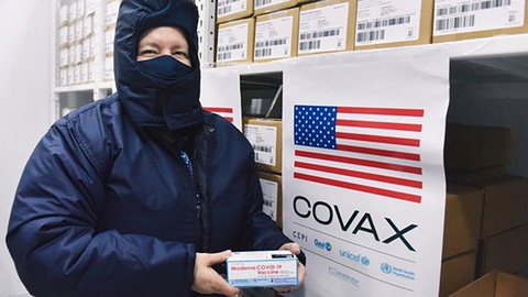 Thêm 397.800 liều vắc xin Pfizer do Mỹ tặng đã về tới Việt Nam - Ảnh 1. Thêm 397.800 liều vắc xin Pfizer do Mỹ tặng đã về tới Việt Nam - Ảnh 1.