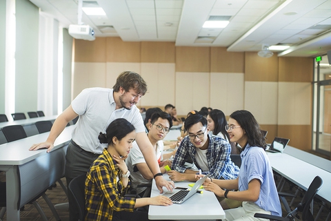 Đại học VinUni phát động cuộc thi Giải bài toán kinh doanh toàn cầu - Ảnh 1. Đại học VinUni phát động cuộc thi Giải bài toán kinh doanh toàn cầu - Ảnh 1.