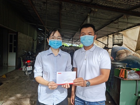Nữ sinh nhận học bổng sớm Tiếp sức đến trường: Tự tin bước tiếp - Ảnh 1. Nữ sinh nhận học bổng sớm Tiếp sức đến trường: Tự tin bước tiếp - Ảnh 1.