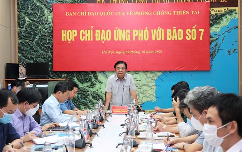 Chiều tối mai, bão số 7 đổ bộ vào đất liền, Hà Nội có gió giật cấp 6-7 - Ảnh 2. Chiều tối mai, bão số 7 đổ bộ vào đất liền, Hà Nội có gió giật cấp 6-7 - Ảnh 2.