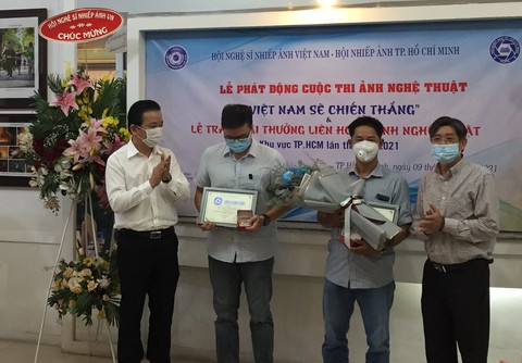Tang lễ Phi Nhung ở Mỹ miễn nhận vòng hoa, kêu gọi góp quỹ từ thiện - Ảnh 8. Tang lễ Phi Nhung ở Mỹ miễn nhận vòng hoa, kêu gọi góp quỹ từ thiện - Ảnh 8.