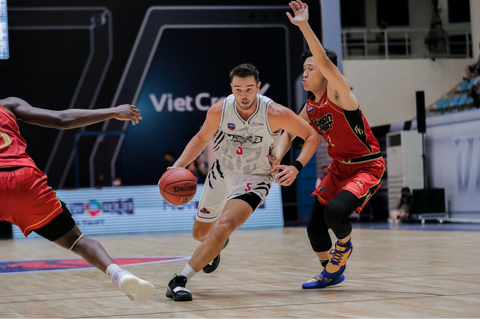 Tim Guers lung linh giữa dàn sao Thang Long Warriors - Ảnh 2. Tim Guers lung linh giữa dàn sao Thang Long Warriors - Ảnh 2.