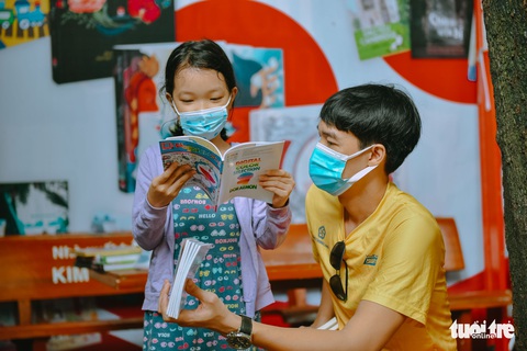 Bạn trẻ tham quan đường sách TP.HCM trong ngày đầu đón khách trở lại - Ảnh 3. Bạn trẻ tham quan đường sách TP.HCM trong ngày đầu đón khách trở lại - Ảnh 3.