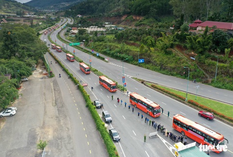 Đón bà con về, thấy vui trong lòng - Ảnh 14. Đón bà con về, thấy vui trong lòng - Ảnh 14.