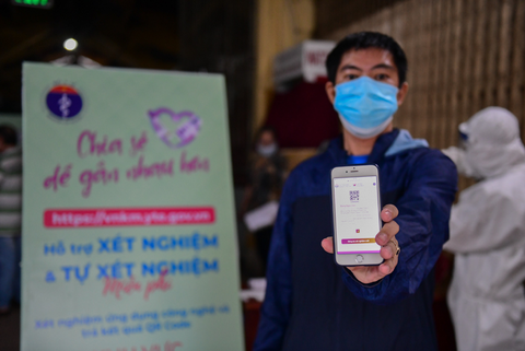 Tiểu thương tại TP.HCM hồ hởi đi xét nghiệm COVID-19 miễn phí - Ảnh 7. Tiểu thương tại TP.HCM hồ hởi đi xét nghiệm COVID-19 miễn phí - Ảnh 7.