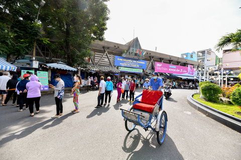 Tiểu thương tại TP.HCM hồ hởi đi xét nghiệm COVID-19 miễn phí - Ảnh 9. Tiểu thương tại TP.HCM hồ hởi đi xét nghiệm COVID-19 miễn phí - Ảnh 9.