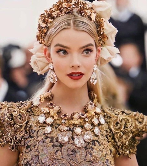 Anya Taylor-Joy: Minh tinh trẻ tóc vàng đầy biến ảo - Ảnh 5. Anya Taylor-Joy: Minh tinh trẻ tóc vàng đầy biến ảo - Ảnh 5.