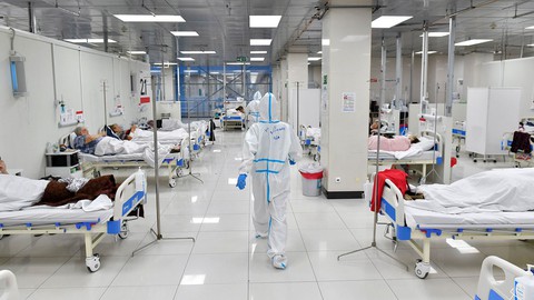 Bác sĩ Nga căng thẳng cực độ vì số ca nhiễm tăng cao - Ảnh 1. Bác sĩ Nga căng thẳng cực độ vì số ca nhiễm tăng cao - Ảnh 1.