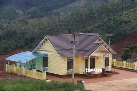 Kỷ luật chủ tịch, nguyên chủ tịch huyện cấp đất rừng phòng hộ cho quan chức, doanh nghiệp - Ảnh 3. Kỷ luật chủ tịch, nguyên chủ tịch huyện cấp đất rừng phòng hộ cho quan chức, doanh nghiệp - Ảnh 3.