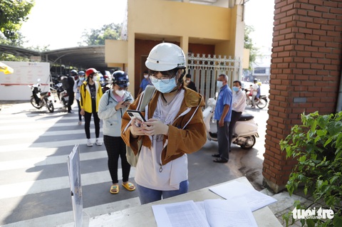 Sinh viên năm cuối ở TP.HCM trở lại trường từ sáng 1-11 - Ảnh 1. Sinh viên năm cuối ở TP.HCM trở lại trường từ sáng 1-11 - Ảnh 1.