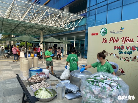 Sáng nay 2.000 tô phở yêu thương gởi đến bệnh nhi - Ảnh 3. Sáng nay 2.000 tô phở yêu thương gởi đến bệnh nhi - Ảnh 3.
