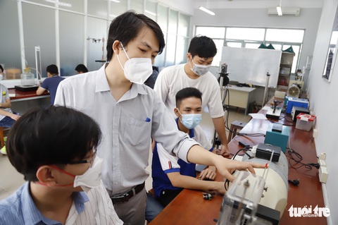 Sinh viên năm cuối ở TP.HCM trở lại trường từ sáng 1-11 - Ảnh 2. Sinh viên năm cuối ở TP.HCM trở lại trường từ sáng 1-11 - Ảnh 2.
