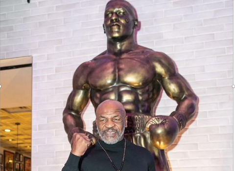 Nhiều người chê bức tượng vinh danh của Mike Tyson - Ảnh 1. Nhiều người chê bức tượng vinh danh của Mike Tyson - Ảnh 1.