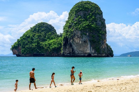 Thái Lan miễn cách ly cho du khách đã tiêm vắc xin từ Việt Nam và 62 nơi khác - Ảnh 1. Thái Lan miễn cách ly cho du khách đã tiêm vắc xin từ Việt Nam và 62 nơi khác - Ảnh 1.