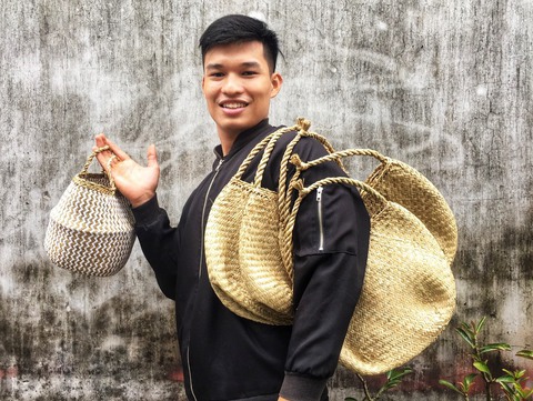 Mang túi cói đi chợ, nhìn... quê quê, nhưng nhiều người hỏi mua - Ảnh 3. Mang túi cói đi chợ, nhìn... quê quê, nhưng nhiều người hỏi mua - Ảnh 3.