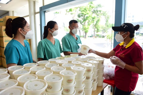 1.400 suất phở yêu thương dành tặng bệnh viện tuyến cuối - Ảnh 7. 1.400 suất phở yêu thương dành tặng bệnh viện tuyến cuối - Ảnh 7.