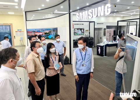 Bí thư Thành ủy TP.HCM: Mở khu cách ly trong Khu công nghệ cao là điểm sáng - Ảnh 1. Bí thư Thành ủy TP.HCM: Mở khu cách ly trong Khu công nghệ cao là điểm sáng - Ảnh 1.