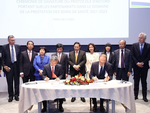 Vinapharm và Sanofi ký biên bản hợp tác - Ảnh 1. Vinapharm và Sanofi ký biên bản hợp tác - Ảnh 1.