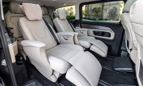 Bất ngờ với kho báu tiện tích trên xe MPV Mercedes-Benz V 250 AMG và Luxury - Ảnh 3. Bất ngờ với kho báu tiện tích trên xe MPV Mercedes-Benz V 250 AMG và Luxury - Ảnh 3.