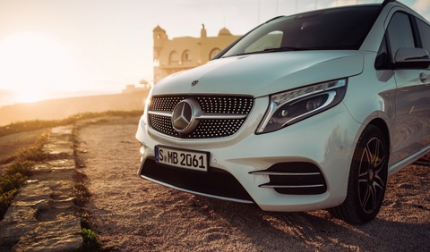 Bất ngờ với kho báu tiện tích trên xe MPV Mercedes-Benz V 250 AMG và Luxury - Ảnh 5. Bất ngờ với kho báu tiện tích trên xe MPV Mercedes-Benz V 250 AMG và Luxury - Ảnh 5.