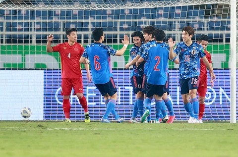 Việt Nam thua sát nút Nhật Bản ở vòng loại World Cup 2022 - Ảnh 1. Việt Nam thua sát nút Nhật Bản ở vòng loại World Cup 2022 - Ảnh 1.