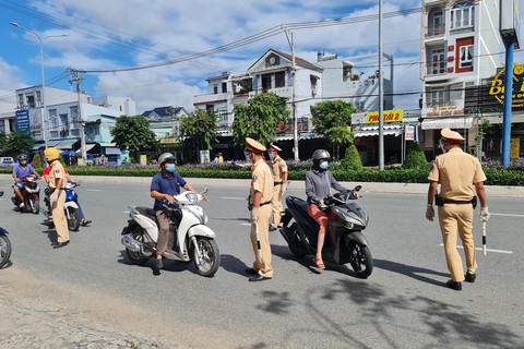 Cần Thơ: Chung tay đảm bảo trật tự, an toàn giao thông và phòng chống dịch bệnh COVID-19 - Ảnh 1. Cần Thơ: Chung tay đảm bảo trật tự, an toàn giao thông và phòng chống dịch bệnh COVID-19 - Ảnh 1.
