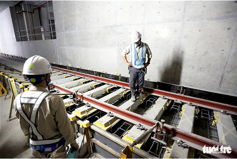Cận cảnh lắp đặt những đoạn đường ray cuối cùng tuyến metro Bến Thành - Suối Tiên - Ảnh 1. Cận cảnh lắp đặt những đoạn đường ray cuối cùng tuyến metro Bến Thành - Suối Tiên - Ảnh 1.