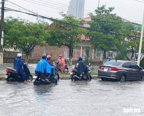 Khánh Hòa mưa lớn gây ngập, sạt lở nhiều nơi - Ảnh 5. Khánh Hòa mưa lớn gây ngập, sạt lở nhiều nơi - Ảnh 5.