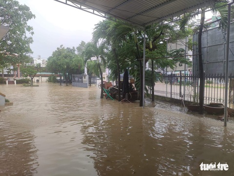 Khánh Hòa mưa lớn gây ngập, sạt lở nhiều nơi - Ảnh 6. Khánh Hòa mưa lớn gây ngập, sạt lở nhiều nơi - Ảnh 6.