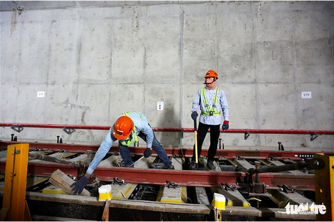 Cận cảnh lắp đặt những đoạn đường ray cuối cùng tuyến metro Bến Thành - Suối Tiên - Ảnh 6. Cận cảnh lắp đặt những đoạn đường ray cuối cùng tuyến metro Bến Thành - Suối Tiên - Ảnh 6.