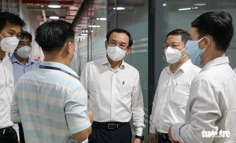 TP.HCM: Có tình trạng doanh nghiệp để F0 âm thầm về địa phương - Ảnh 1. TP.HCM: Có tình trạng doanh nghiệp để F0 âm thầm về địa phương - Ảnh 1.