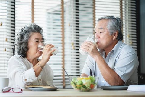 ‘Bình thường mới’: Chú ý gì để nâng cao sức khỏe người lớn tuổi? - Ảnh 3. ‘Bình thường mới’: Chú ý gì để nâng cao sức khỏe người lớn tuổi? - Ảnh 3.
