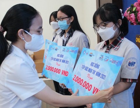 Tấm lòng thơm thảo người Sài Gòn 25 mùa tiếp sức - Ảnh 5. Tấm lòng thơm thảo người Sài Gòn 25 mùa tiếp sức - Ảnh 5.