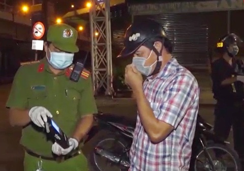 Chỉ đạo không xử phạt người vi phạm giao thông, nhiều lãnh đạo Công an Cà Mau bị kiểm điểm - Ảnh 1. Chỉ đạo không xử phạt người vi phạm giao thông, nhiều lãnh đạo Công an Cà Mau bị kiểm điểm - Ảnh 1.