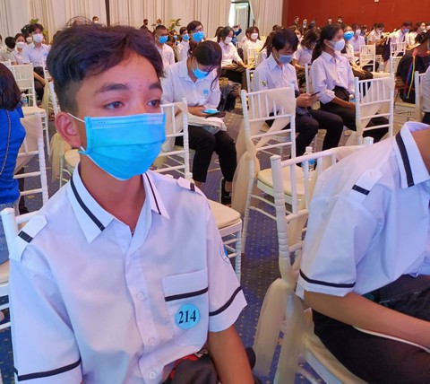 302 suất học bổng Tiếp sức đến trường trao tặng học sinh, tân sinh viên Phú Yên - Ảnh 8. 302 suất học bổng Tiếp sức đến trường trao tặng học sinh, tân sinh viên Phú Yên - Ảnh 8.