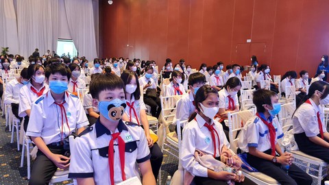 302 suất học bổng Tiếp sức đến trường trao tặng học sinh, tân sinh viên Phú Yên - Ảnh 3. 302 suất học bổng Tiếp sức đến trường trao tặng học sinh, tân sinh viên Phú Yên - Ảnh 3.