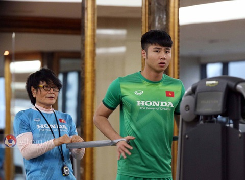Đội tuyển Việt Nam tập gym tại khách sạn, Văn Toản trở về CLB - Ảnh 2. Đội tuyển Việt Nam tập gym tại khách sạn, Văn Toản trở về CLB - Ảnh 2.