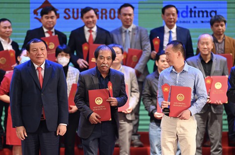 ‘Chang hoang dã’, ‘Súng, vi trùng và thép’ được trao giải A Giải thưởng Sách quốc gia - Ảnh 2. ‘Chang hoang dã’, ‘Súng, vi trùng và thép’ được trao giải A Giải thưởng Sách quốc gia - Ảnh 2.