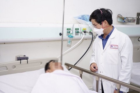 TP.HCM: Cứu thành công người đàn ông ngộ độc rượu, ngủ li bì 2 ngày - Ảnh 1. TP.HCM: Cứu thành công người đàn ông ngộ độc rượu, ngủ li bì 2 ngày - Ảnh 1.