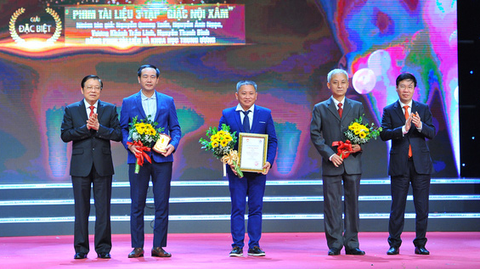 Lần đầu tiên trao giải đặc biệt Giải báo chí toàn quốc phòng, chống tham nhũng, tiêu cực - Ảnh 1. Lần đầu tiên trao giải đặc biệt Giải báo chí toàn quốc phòng, chống tham nhũng, tiêu cực - Ảnh 1.