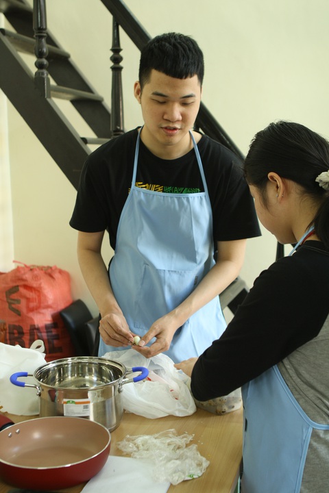 Người khiếm thị thi… nấu ăn - Ảnh 1. Người khiếm thị thi… nấu ăn - Ảnh 1.