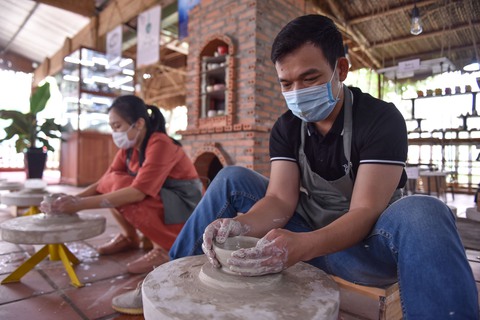 Cuối tuần cùng con đi trải nghiệm làm gốm tại TP.HCM - Ảnh 7. Cuối tuần cùng con đi trải nghiệm làm gốm tại TP.HCM - Ảnh 7.
