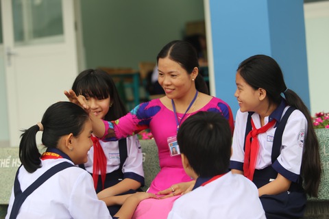 Hai chữ nhà giáo thiêng liêng - Ảnh 1. Hai chữ nhà giáo thiêng liêng - Ảnh 1.