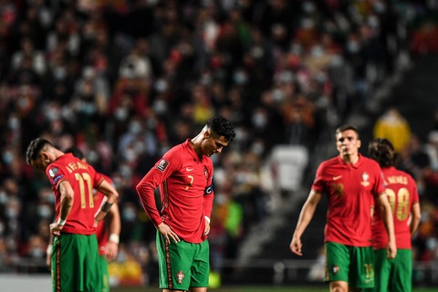 Vòng loại World Cup 2022 khu vực châu Âu: Khổ thân dàn sao Bồ Đào Nha - Ảnh 1. Vòng loại World Cup 2022 khu vực châu Âu: Khổ thân dàn sao Bồ Đào Nha - Ảnh 1.