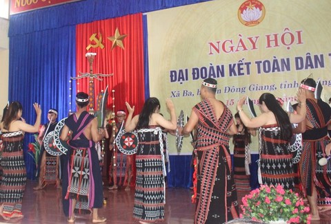 Chủ tịch nước Nguyễn Xuân Phúc dự ngày hội đại đoàn kết với đồng bào Cơ Tu - Ảnh 2. Chủ tịch nước Nguyễn Xuân Phúc dự ngày hội đại đoàn kết với đồng bào Cơ Tu - Ảnh 2.