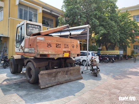 Phường giữ xe trái luật bị đòi bồi thường 1,7 tỉ: Giao tòa án quận giải quyết - Ảnh 2. Phường giữ xe trái luật bị đòi bồi thường 1,7 tỉ: Giao tòa án quận giải quyết - Ảnh 2.