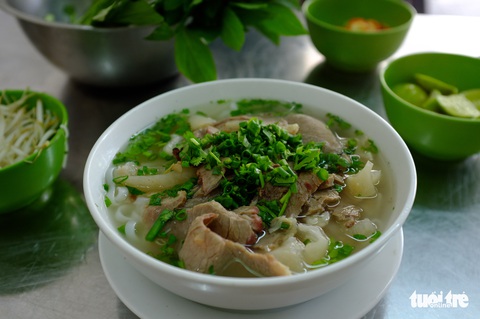 Nhớ phở cụ Phồn, nơi như đến để gặp tri kỷ, cố nhân - Ảnh 1. Nhớ phở cụ Phồn, nơi như đến để gặp tri kỷ, cố nhân - Ảnh 1.