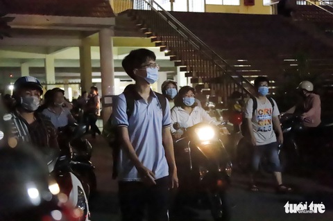 Dạy thêm, học thêm: Mất nhiều hơn được - Ảnh 1. Dạy thêm, học thêm: Mất nhiều hơn được - Ảnh 1.