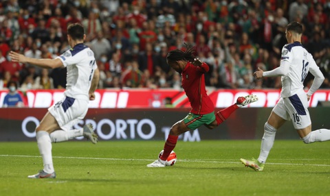 Ronaldo và Bồ Đào Nha mất vé dự World Cup 2022 ở phút 90 - Ảnh 2. Ronaldo và Bồ Đào Nha mất vé dự World Cup 2022 ở phút 90 - Ảnh 2.